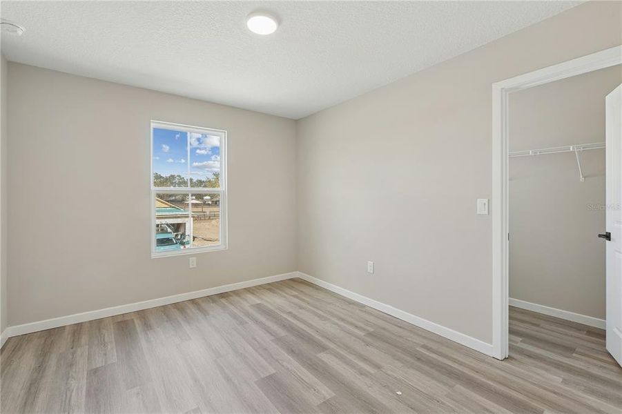 Spacious, unfurnished interior of a new home in Sabana Reserve, Ocala (Image 15).