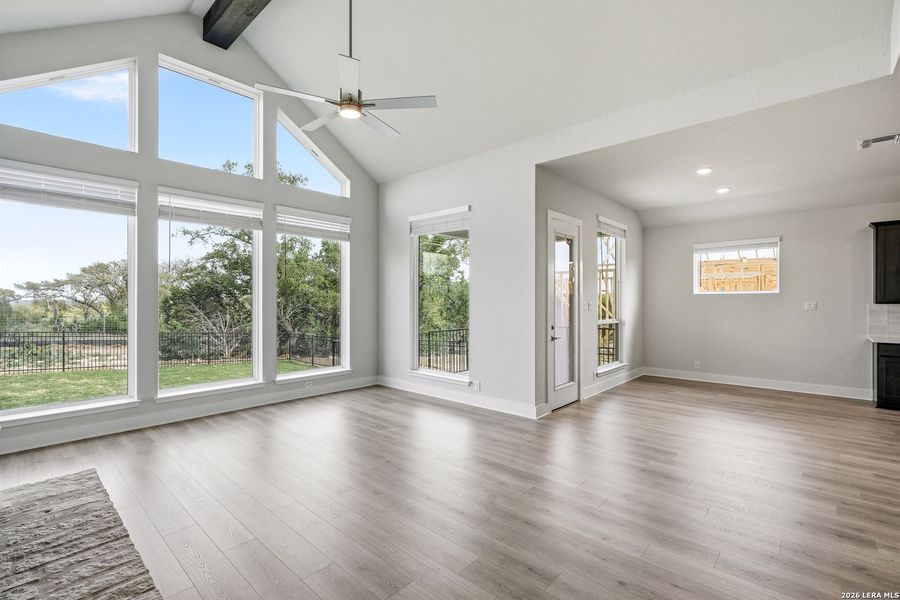 Spacious, unfurnished interior of a new home in Esperanza 50's, Boerne (Image 24).