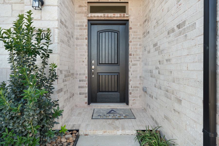 Exterior details and patio area of a home in Stonecreek, Sulphur Springs (Image 3).