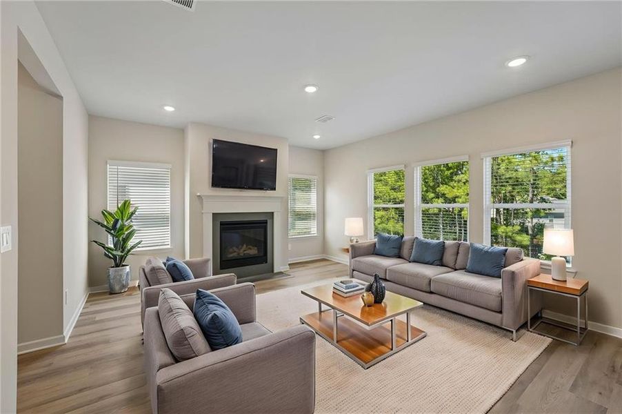 Furnished interior view inside a new home in Ivey Township, Dallas (Image 10).