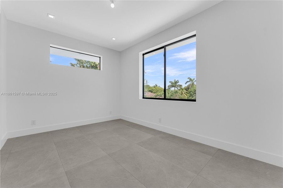 Spacious, unfurnished interior of a new home in , Pompano Beach (Image 24).