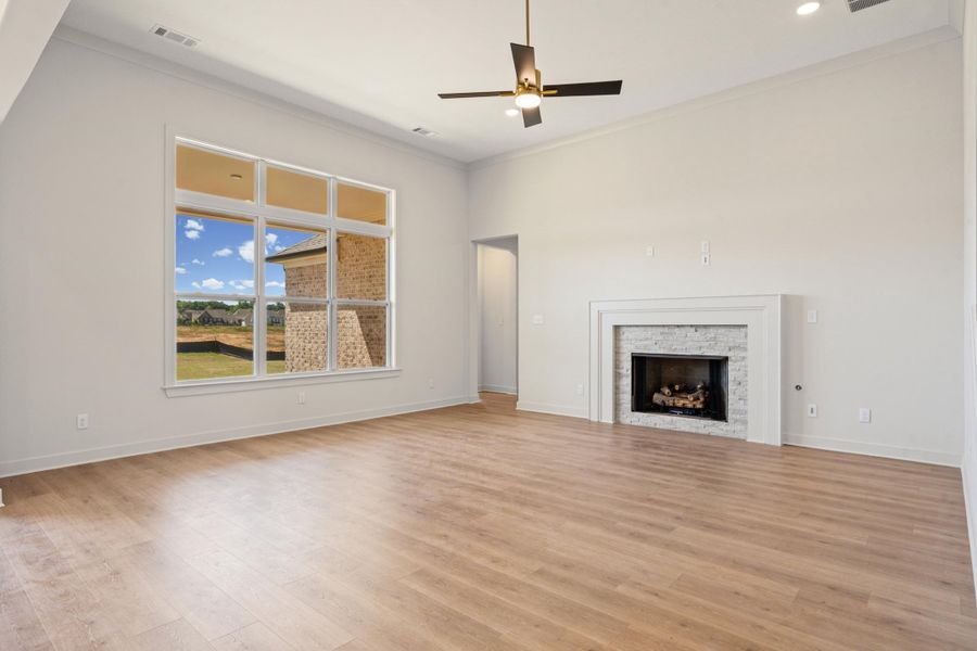 Spacious, unfurnished interior of a new home in White Oak, Arlington (Image 15).