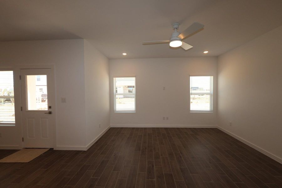 Spacious, unfurnished interior of a new home in Aspire at Ashland, Angleton (Image 10).