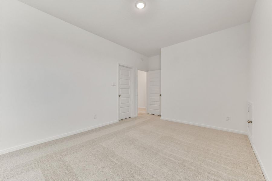 Spacious, unfurnished interior of a new home in Anderson Lake, Houston (Image 23).