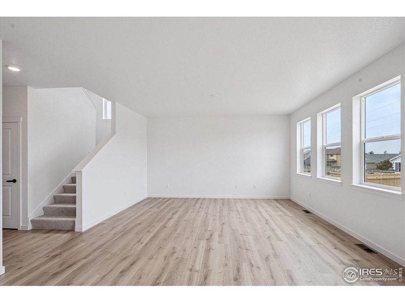Spacious, unfurnished interior of a new home in Hansen Farm, Fort Collins (Image 12).
