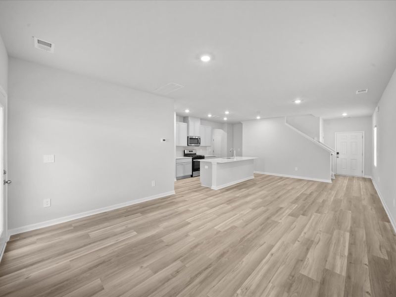 Spacious, unfurnished interior of a new home in Pleasant Brook, Greenville (Image 10).