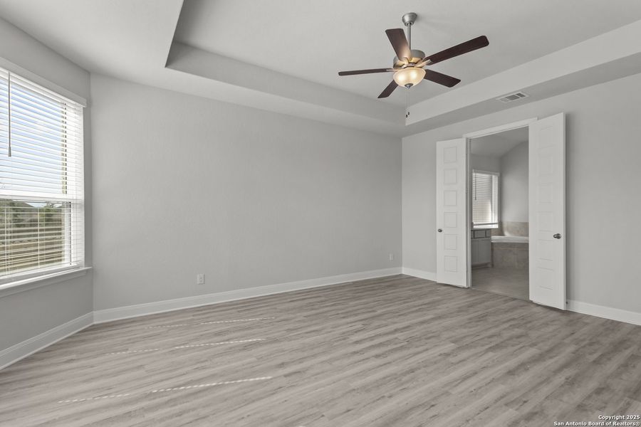 Spacious, unfurnished interior of a new home in Stillwater Ranch 45', San Antonio (Image 16).