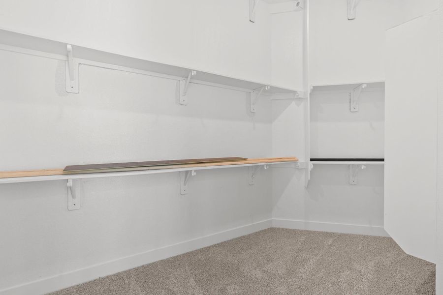 Spacious, unfurnished interior of a new home in Beacon Point, Texas City (Image 19).