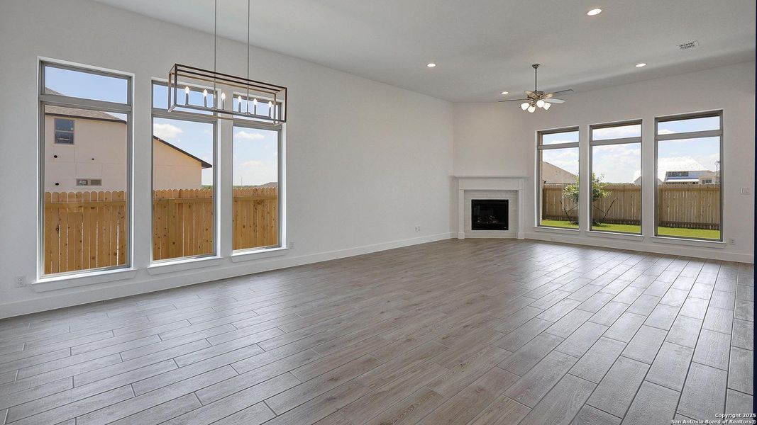 Spacious, unfurnished interior of a new home in Haby Hill 60', San Antonio (Image 31).