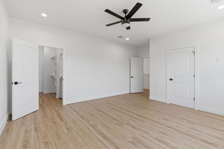 Spacious, unfurnished interior of a new home in , Houston (Image 34).