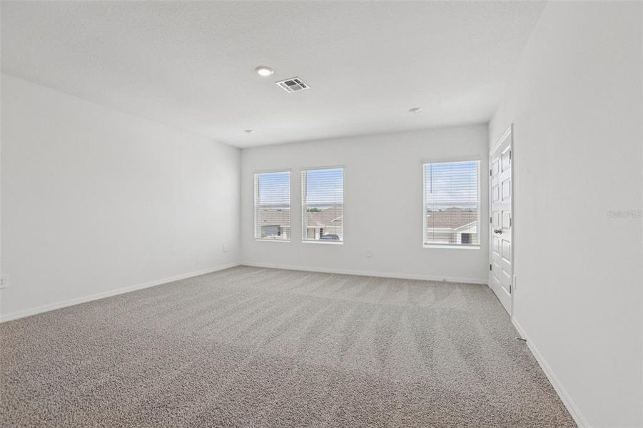 Spacious, unfurnished interior of a new home in , Lakeland (Image 25).