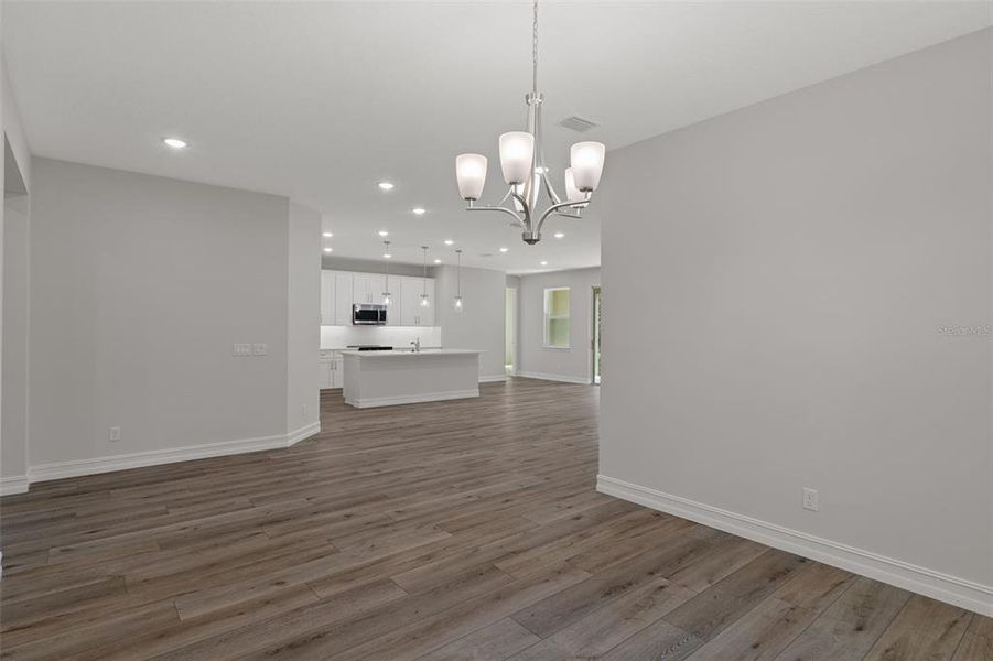 Spacious, unfurnished interior of a new home in Pine Ridge Estates, Beverly Hills (Image 39).