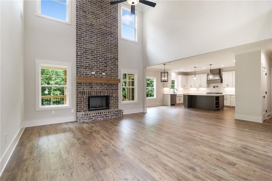 Spacious, unfurnished interior of a new home in Spring Creek, Monroe (Image 12).