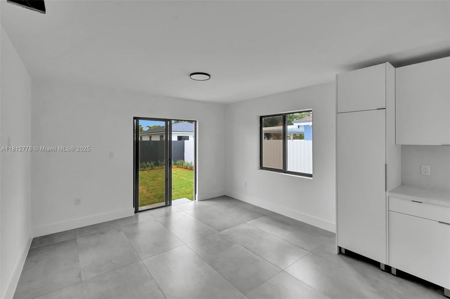 Spacious, unfurnished interior of a new home in , Miami Gardens (Image 10).