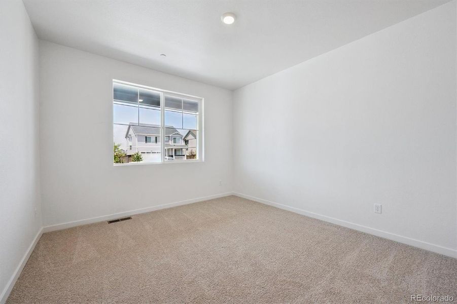 Spacious, unfurnished interior of a new home in Silver Peaks, Lochbuie (Image 9).