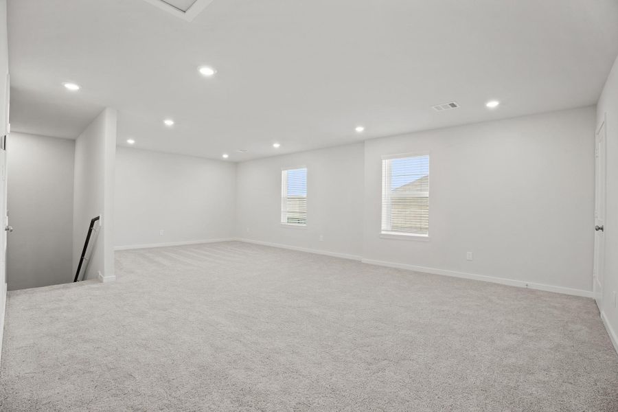 Spacious, unfurnished interior of a new home in Pearlbrook, Texas City (Image 19).