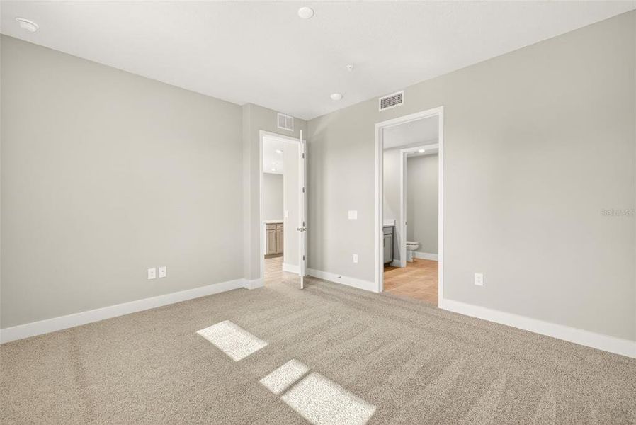 Spacious, unfurnished interior of a new home in Wellen Park, Venice (Image 22).