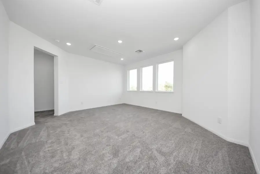Spacious, unfurnished interior of a new home in Elyson, Katy (Image 29).