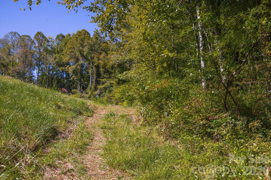 Trails Connect Neighborhood with Community Park