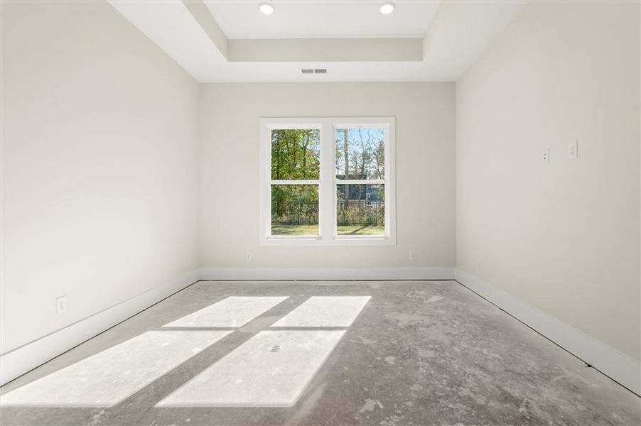 Spacious, unfurnished interior of a new home in Hillgrove Preserve, Powder Springs (Image 32).