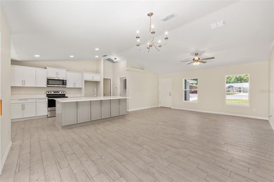 Spacious, unfurnished interior of a new home in , Ocala (Image 29).