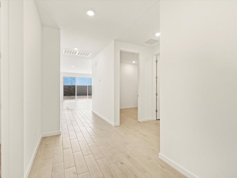 Spacious, unfurnished interior of a new home in Rancho Mirage Signature Series, Maricopa (Image 11).
