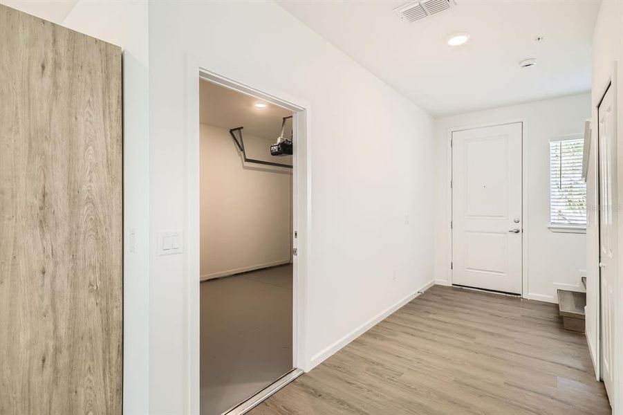 Spacious, unfurnished interior of a new home in , Orlando (Image 40).