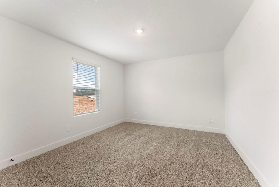 Spacious, unfurnished interior of a new home in Chapel Lakes, Montgomery (Image 37).