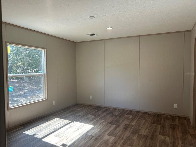 Spacious, unfurnished interior of a new home in , Bronson (Image 11).