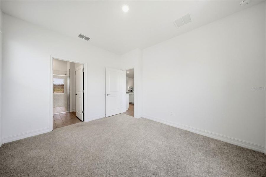 Spacious, unfurnished interior of a new home in Connerton, Land O' Lakes (Image 25).