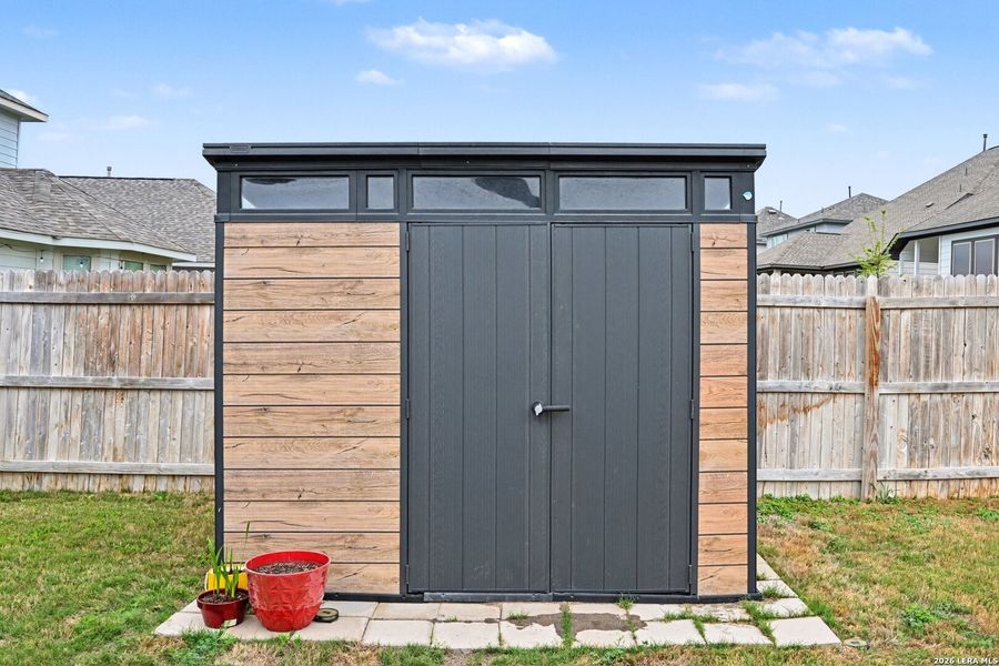 Exterior details and patio area of a home in The Parklands, Schertz (Image 29).
