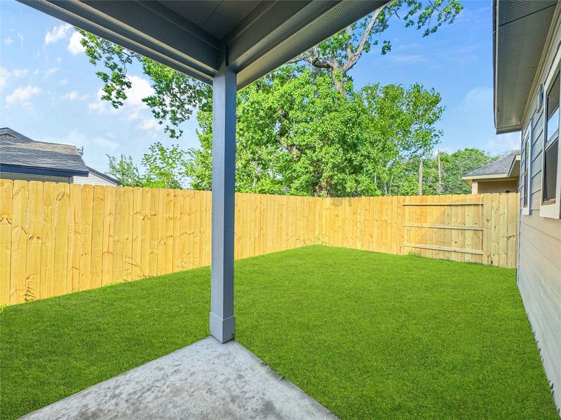 Patio fully fenced Patio fully fenced