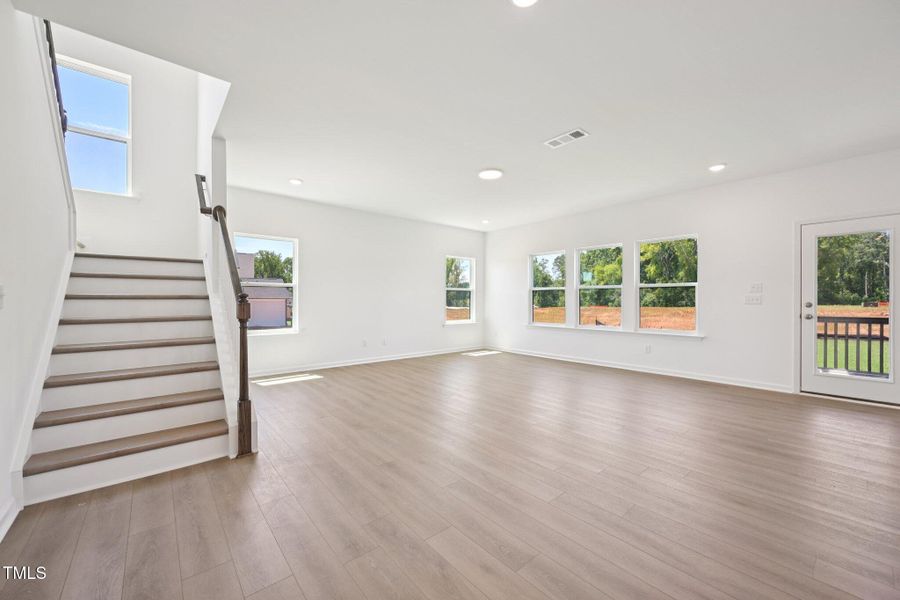 6-web-or-mls-Malcus Ct-S0508-006