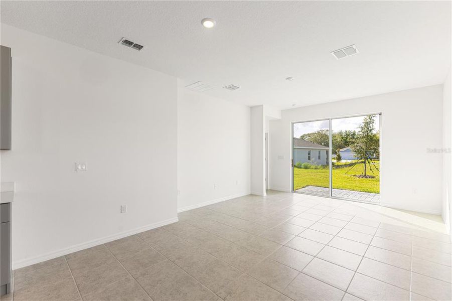 Spacious, unfurnished interior of a new home in Liberty Station, Orange City (Image 12).