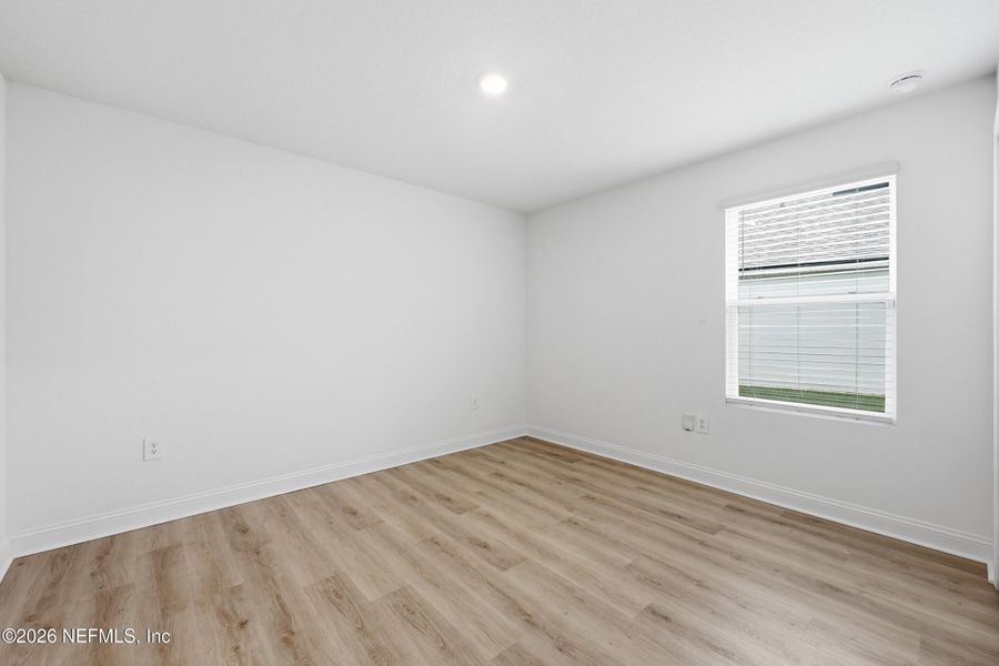Spacious, unfurnished interior of a new home in Cross Creek, Green Cove Springs (Image 35).