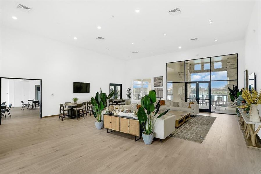 Tamarron offers a wide range of resort-style amenities designed to support an active and family-friendly lifestyle. These include a clubhouse, fitness center, swimming pools (including a resort-style pool with a splash pad), playgrounds, sports fields, dog parks, and walking/jogging trails. The community also features lakes, green spaces, and landscaped areas that create a pleasant outdoor environment for relaxation and recreation.