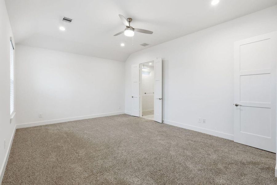 Spacious, unfurnished interior of a new home in Hills of Westlake, Conroe (Image 26).