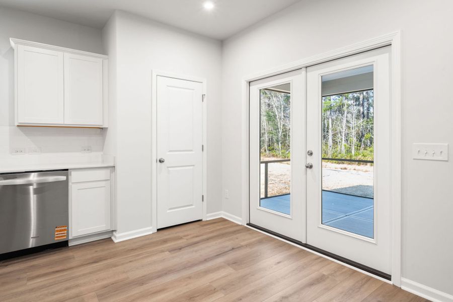 Spacious, unfurnished interior of a new home in Heartwood, Richmond Hill (Image 14).