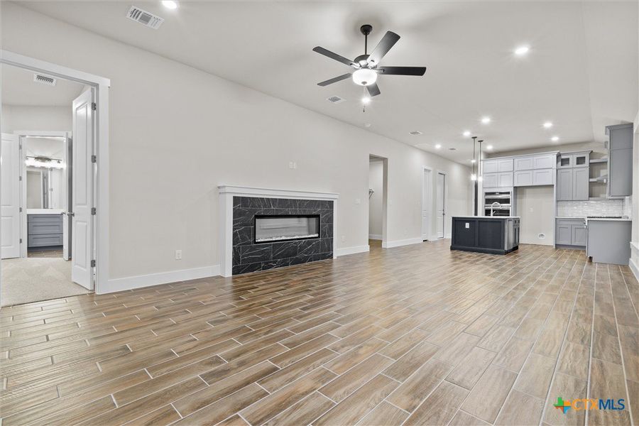 Spacious, unfurnished interior of a new home in Morningstar, Georgetown (Image 10).