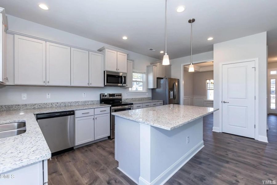 2628 Chef-Inspired Kitchen 2