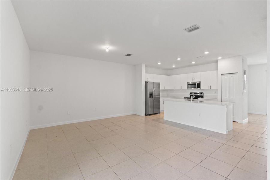 Spacious, unfurnished interior of a new home in Harmony Parc, Homestead (Image 26).