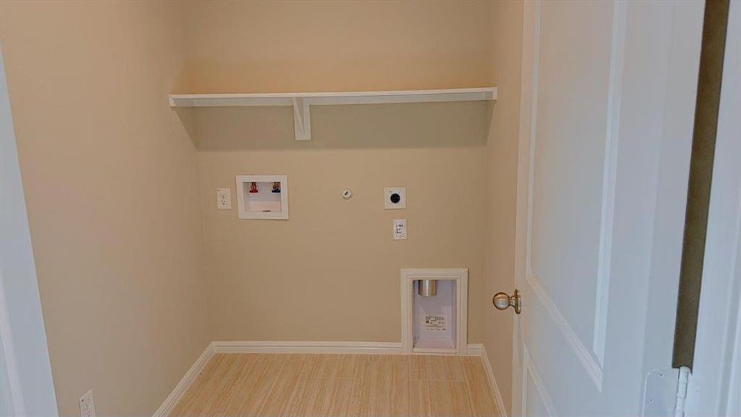 Spacious, unfurnished interior of a new home in Highlands at Chapel Creek, Fort Worth (Image 18).