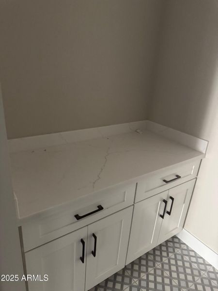 28304 Laundry room counter