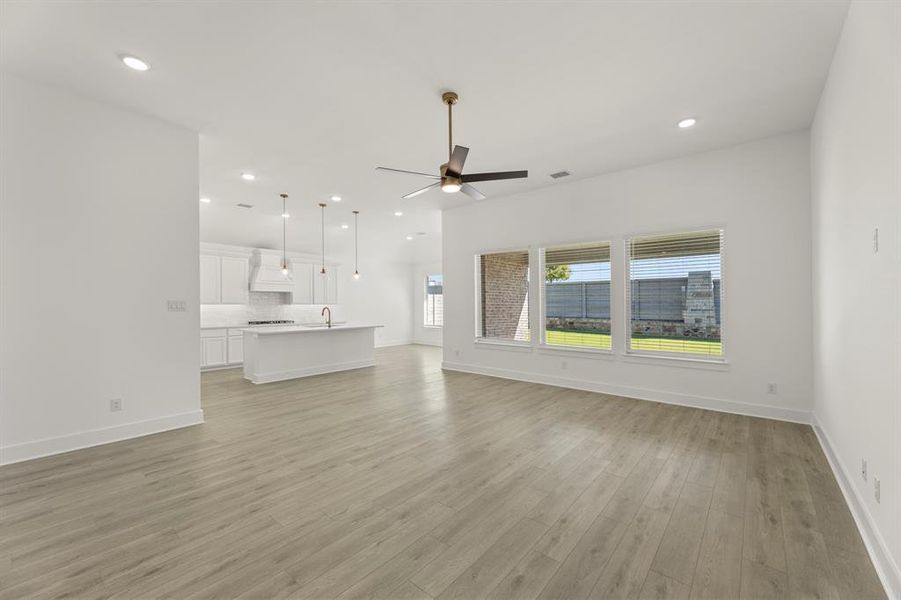 09. 2904 Barbary - Family