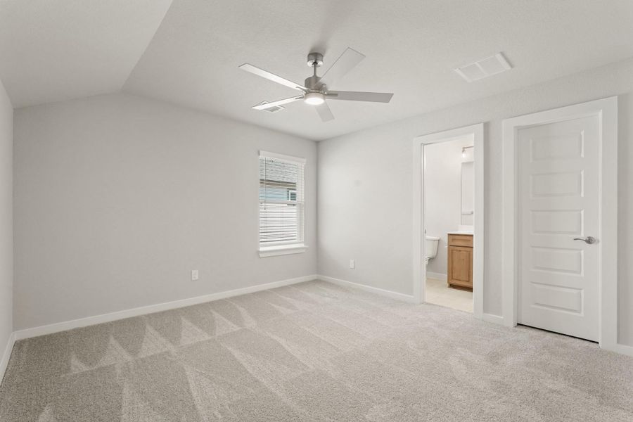 Spacious, unfurnished interior of a new home in Briarwood Crossing, Rosenberg (Image 14).