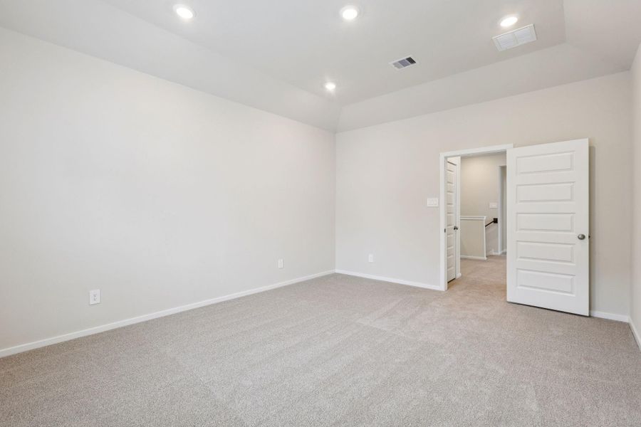 Spacious, unfurnished interior of a new home in Pinewood Trails - City Series, Atascocita (Image 21).