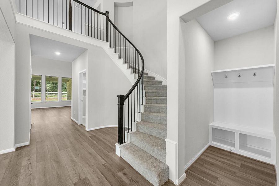 Practical mud bench and view of the staircase from the main entrance.