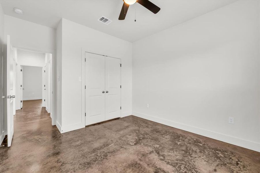 Spacious, unfurnished interior of a new home in , Riesel (Image 21).