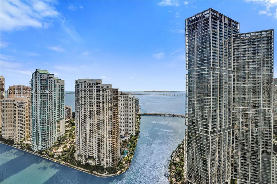 Condo located in Miami, FL showcasing its design and architecture (Image 3).