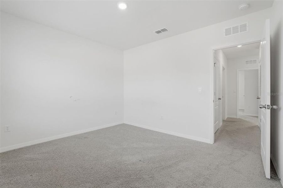 Spacious, unfurnished interior of a new home in Poinciana Enclave, Kissimmee (Image 26).